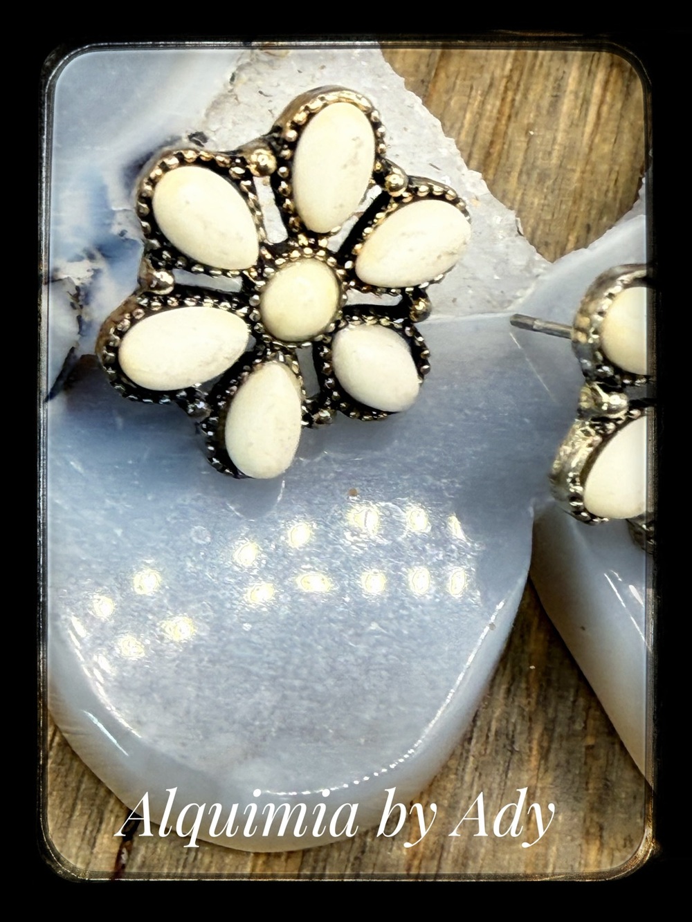 Alquimia Cream and Silver Floral Stud Earrings